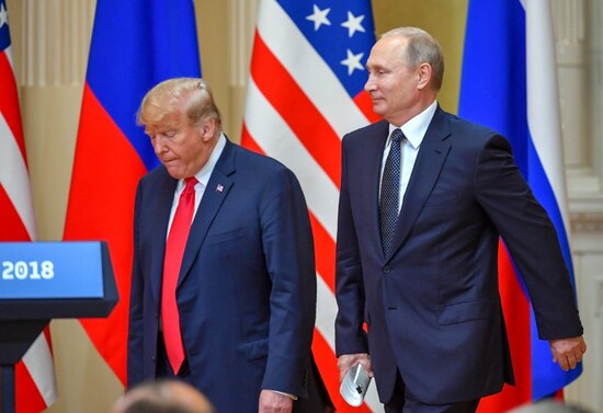 US President Donald Trump (L) and Russia's President Vladimir Putin arrive to attend a joint press conference after a meeting at the Presidential Palace in Helsinki, on July 16, 2018..The US and Russian leaders opened an historic summit in Helsinki, with Donald Trump promising an "extraordinary relationship" and Vladimir Putin saying it was high time to thrash out disputes around the world.. / AFP PHOTO / Yuri KADOBNOV