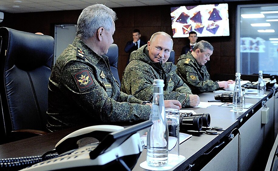 1024px-Putin_at_military_exercises_2022_02.jpg