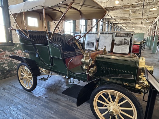 1904 Ford Model B.