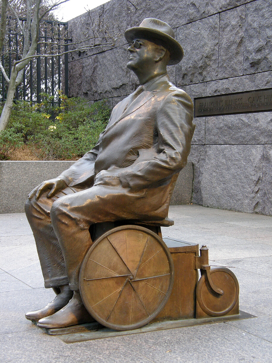 Franklin_Delano_Roosevelt_wheelchair_statue-3288317160.jpg