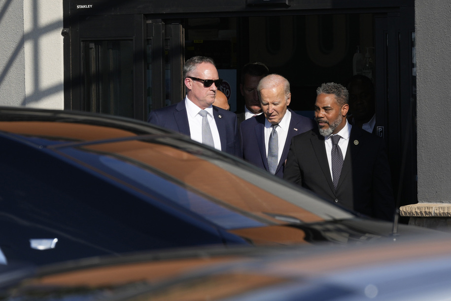 President Joe Biden leaves with Rep. Steve Horsford, D-Nev., after visiting Mario's Westside Market in Las Vegas, Tuesday, July 16, 2024.(AP Photo/Susan Walsh)