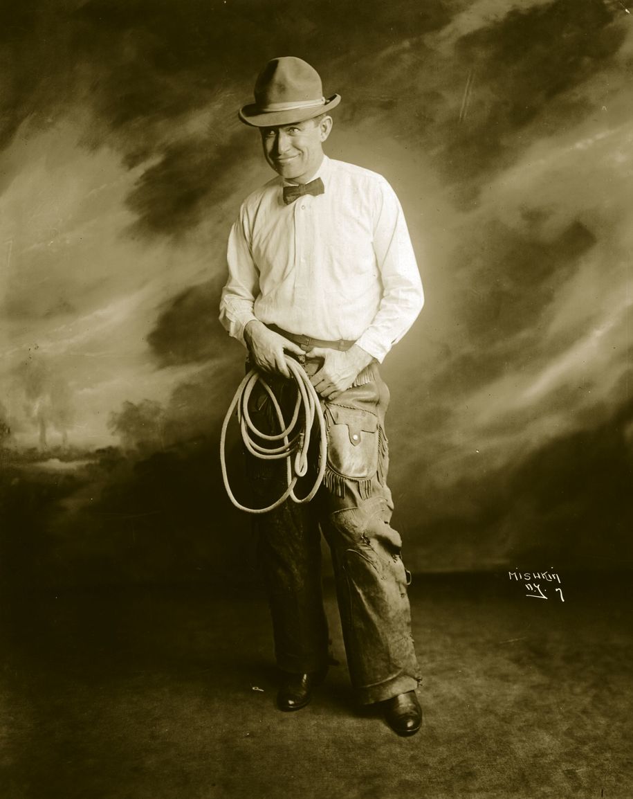US rustic comedian Will Rogers (1879 - 1935).   (Photo by Hulton Archive/Getty Images)